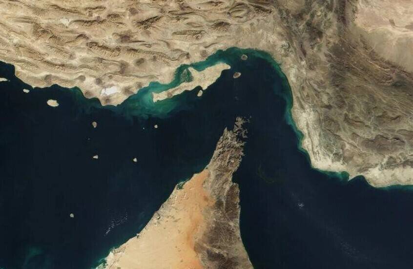 بلومبرغ: مضيق هرمز لا يزال مغلقاً أمام الجميع باستثناء إيران