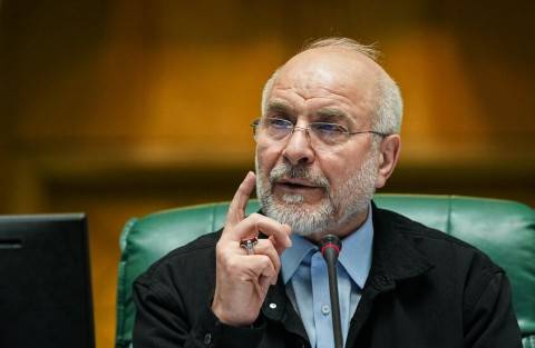 قاليباف: طهران سترد بقوة على أي هجوم يستهدف جزرها