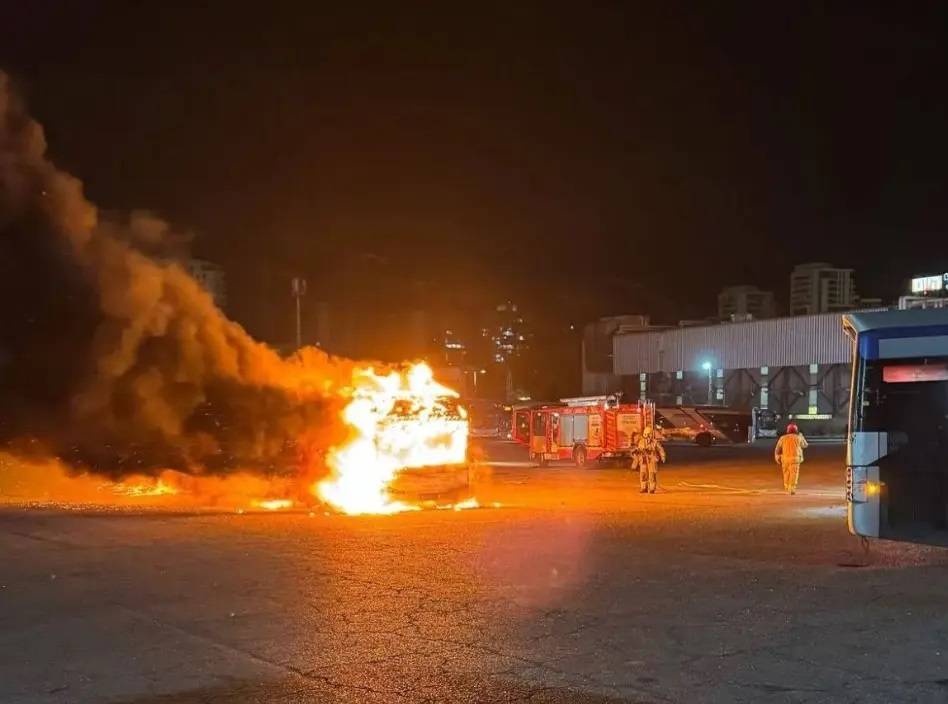 بالفيديو: انفجارات ضخمة وسط تل ابيب
