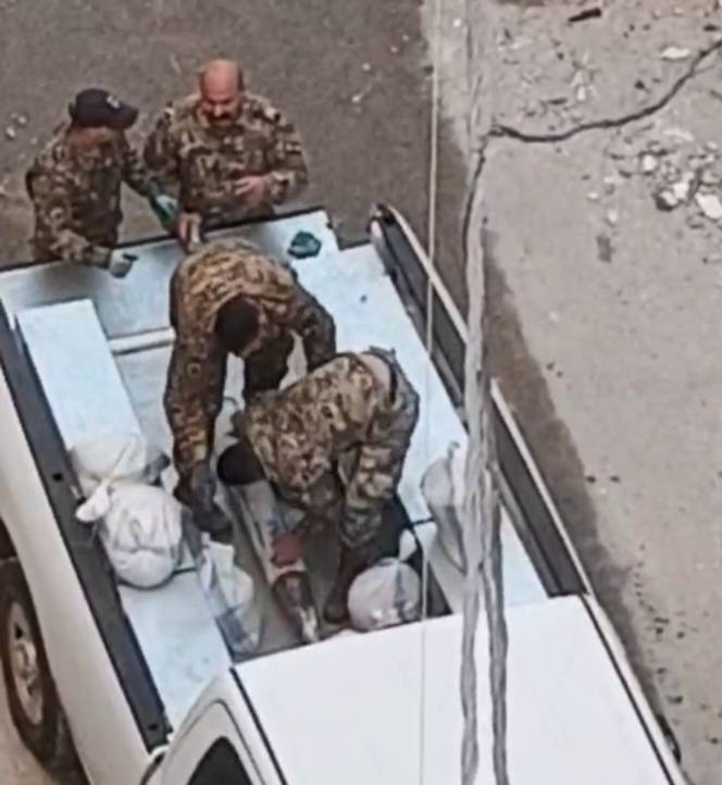 بالفيديو: الجيش ينقل الصاروخ الذي لم ينفجر في الشقة في عائشة بكار
