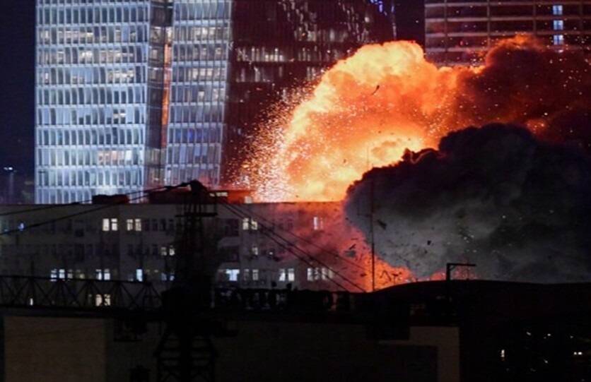 بالفيديو - أضرار كبيرة في ضواحي تل أبيب جراء سقوط صاروخ ايراني