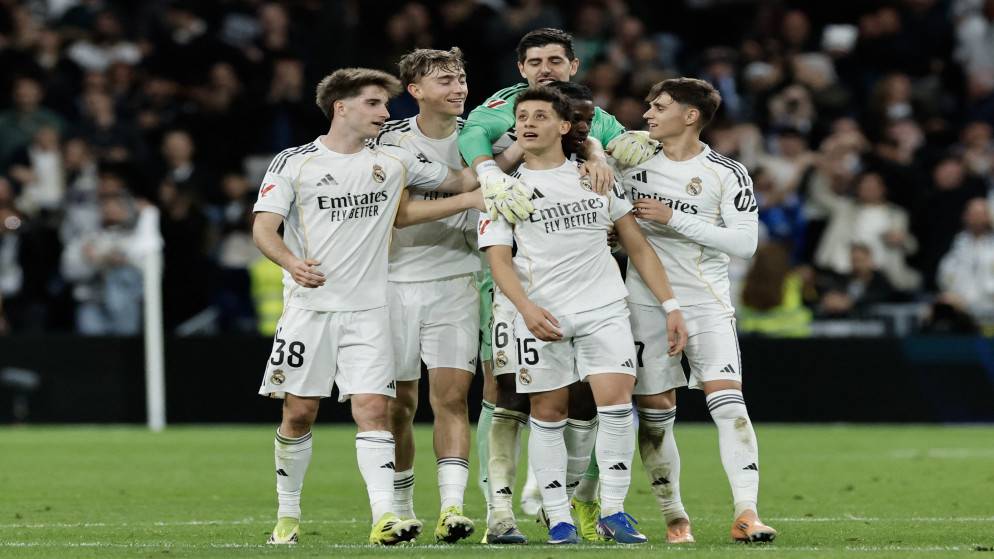 ريال مدريد يكتسح إلتشي ويلاحق برشلونة