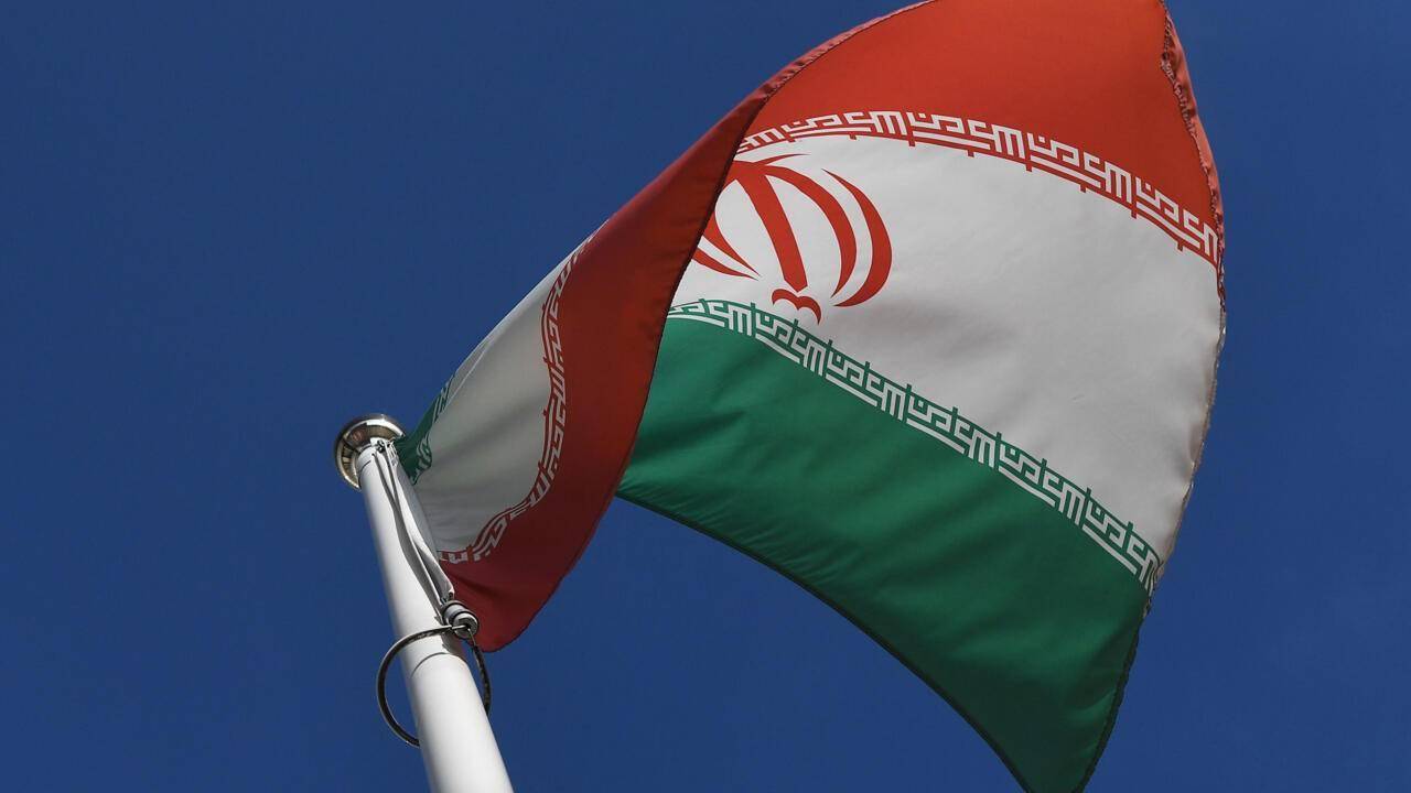 إيران ترفع الحد الأدنى للأجور بنسبة 60%