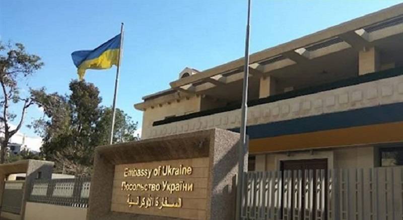 عميل "الموساد" في السفارة الأوكرانية.. أين الخارجية؟