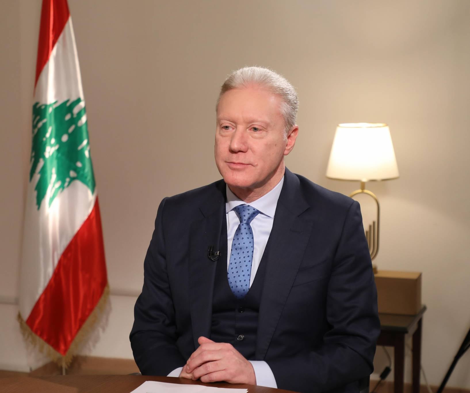 وزير الخارجية يعزّي بكاهن بلدة القليعة