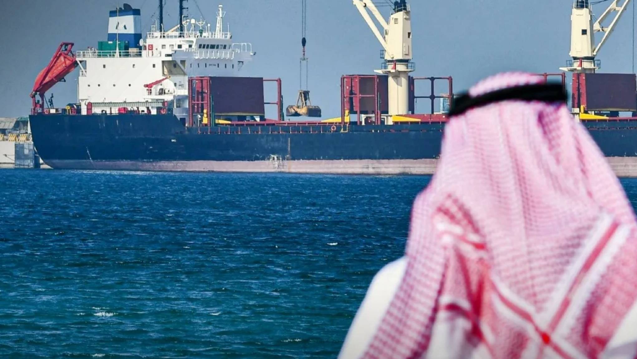 توقف تحميل النفط في ميناء ينبع السعودي بعد استهدافه