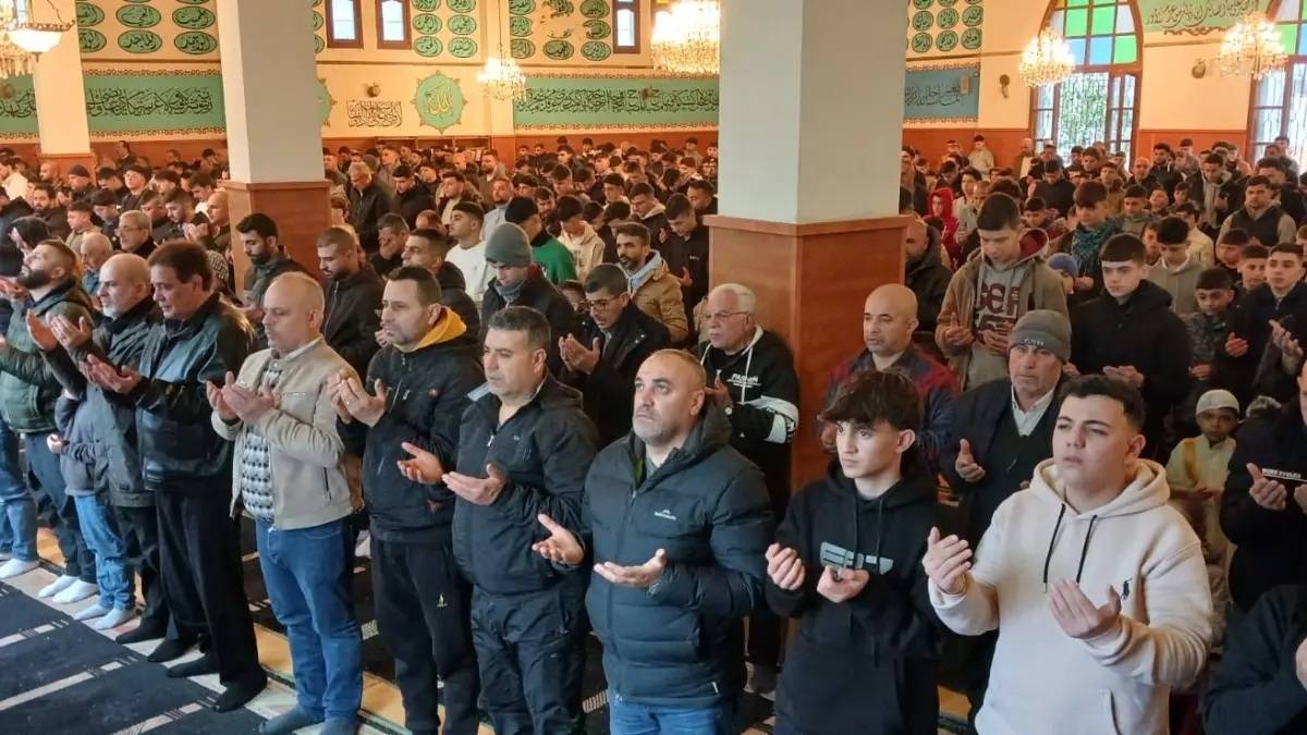 الطائفة العلوية تحيي صلاة الفطر في جبل محسن