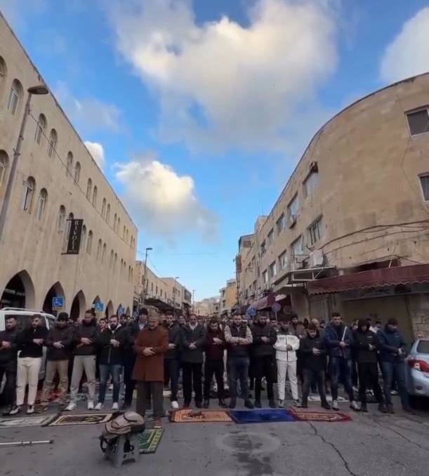 الاحتلال يمنع الفلسطينيين من أداء صلاة عيد الفطر في المسجد الأقصى