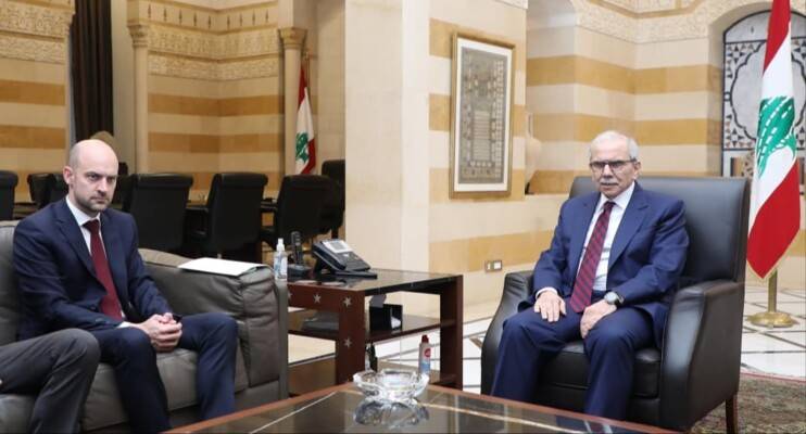 بارو لرئيس الحكومة: فرنسا تعمل مع مختلف الأطراف لوقف التصعيد