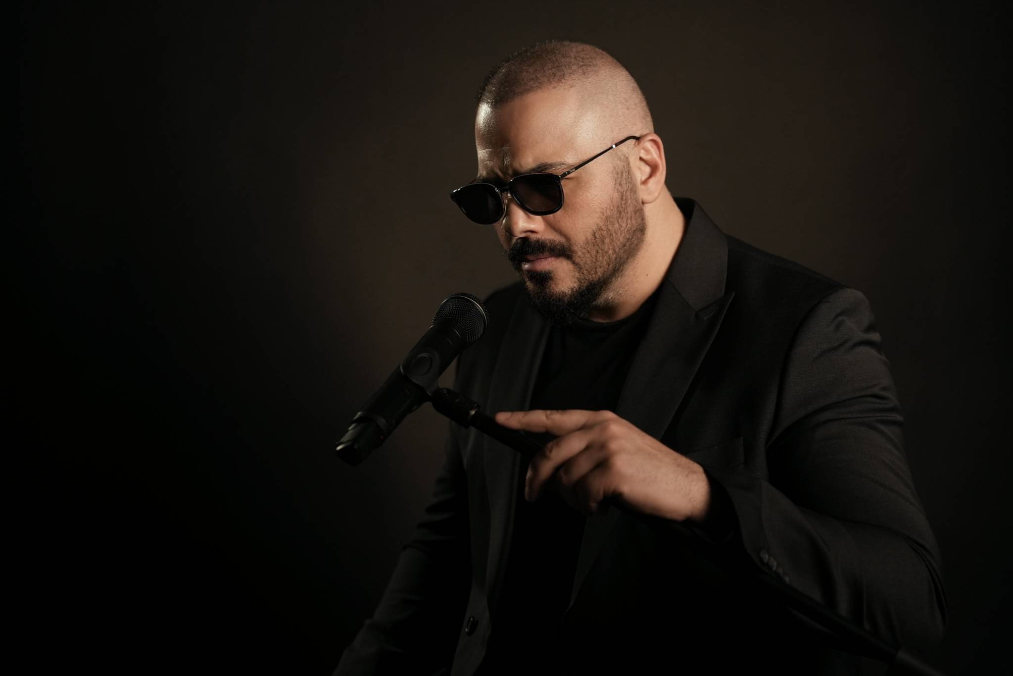يا إمّي... رامي عياش يختار حبّ الأم صوتًا في وجه الألم