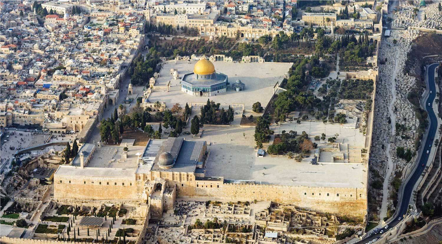 إغلاق الأقصى يحرم الفلسطينيين من صلاة العيد