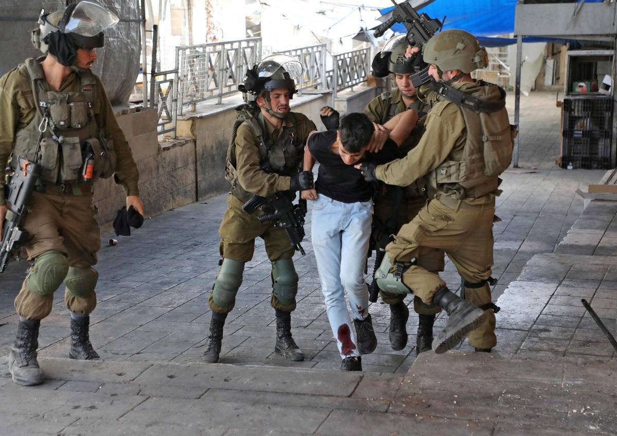 فرحة العودة لم تكتمل... الاحتلال يعتقل فلسطينياً على معبر رفح بعد 3 سنوات من الغياب