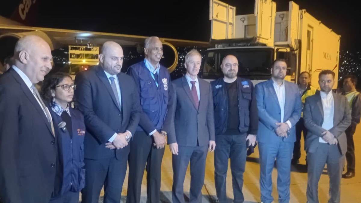 وزير الصحة يتسلّم مساعدات طبية دولية ويؤكد دعم النازحين واللبنانيين