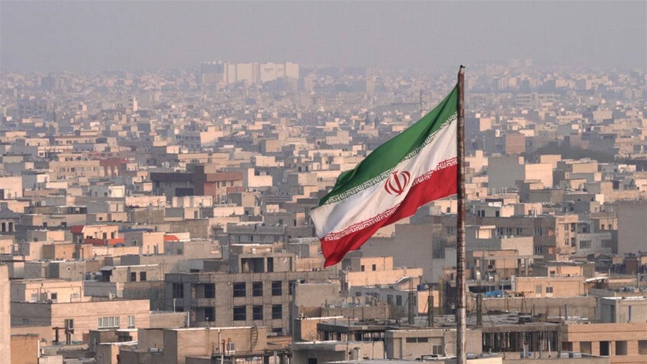 طهران تتوعد بقلب موازين المعركة بأسلحة متطورة