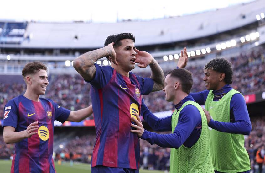 توتر بين الهلال وبرشلونة حول مستقبل كانسيلو