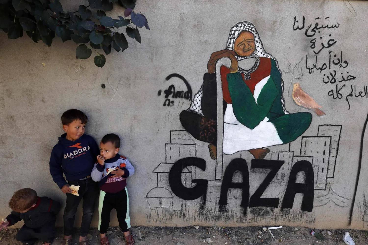 غزة منسية وتئن تحت وطأة الجوع والحصار الطبي في ظل استمرار الحرب على إيران