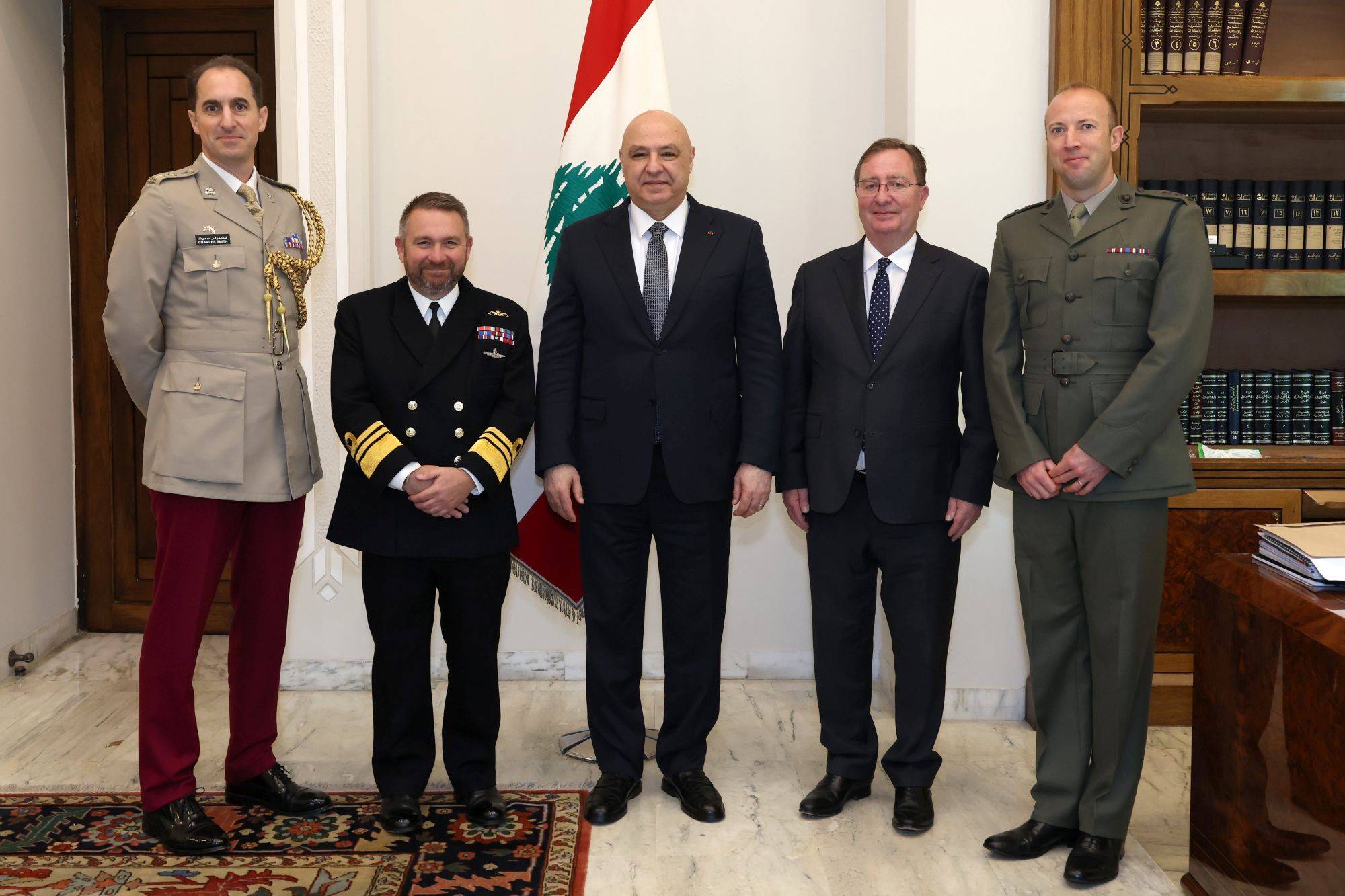 الأميرال ألغرين نقل دعم بلاده للمسؤولين اللبنانيين
عون: لبنان لا يُمكنه خوض حروب الآخرين على أرضه