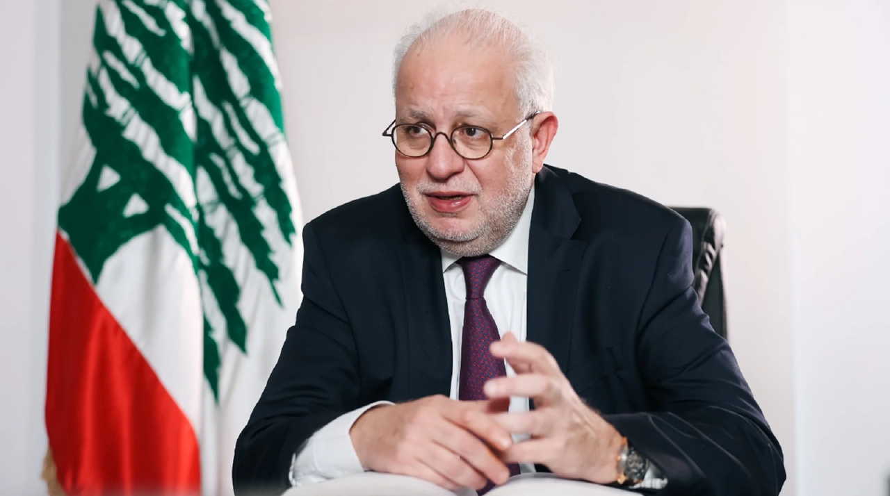 بعد "فضيحة" تسليم قتلة ضباط وجنود الجيش.. توجه لمقاضاة وزير العدل؟!