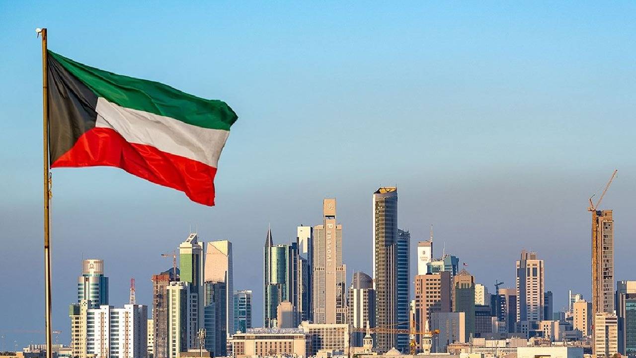 رصد 30 هدفاً معادياً بين "باليستي" ومسيّرات في الكويت