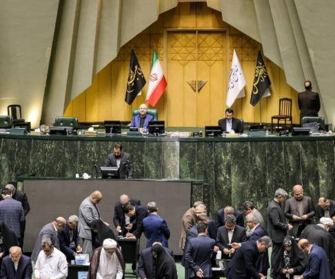 مجلس الشورى الإيراني: "الدفاع المقدس" مستمر حتى ردع العدو وإزالة القواعد الأميركية في المنطقة