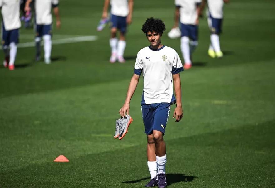 نجل كريستيانو رونالدو يشارك في تدريبات أكاديمية ريال مدريد