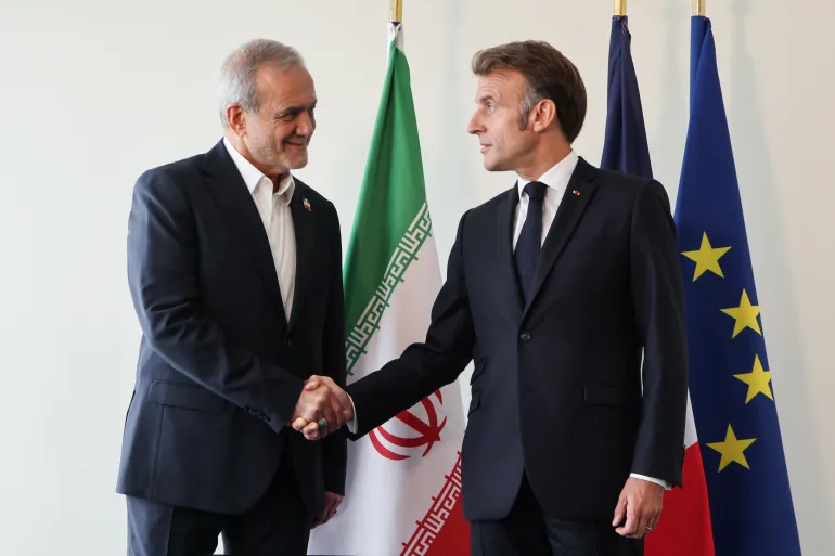 الرئيس الإيراني لماكرون: يجب على الدول التي تدّعي سيادة القانون إدانة العدوان على أراضينا
