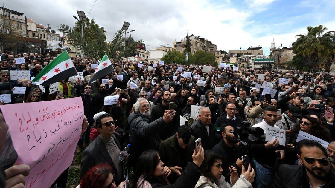 جدل في سوريا بعد حظر وسائل إعلامية
