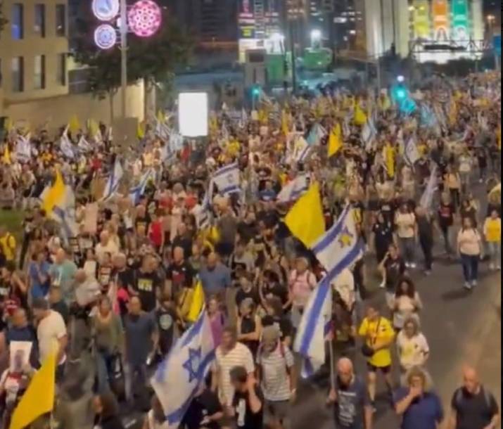 "هآرتس": تظاهرات في أنحاء "إسرائيل" تطالب بوقف الحرب