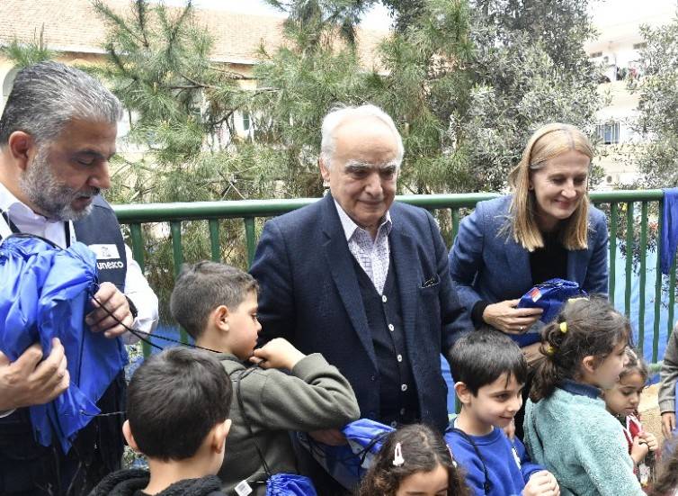 جولة لوزير الثقافة وسفيرة النروج على مراكز النزوح