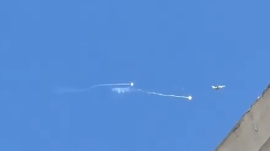 بالفيديو: حزب الله يتصدّى لطائرة حربية فوق بيروت