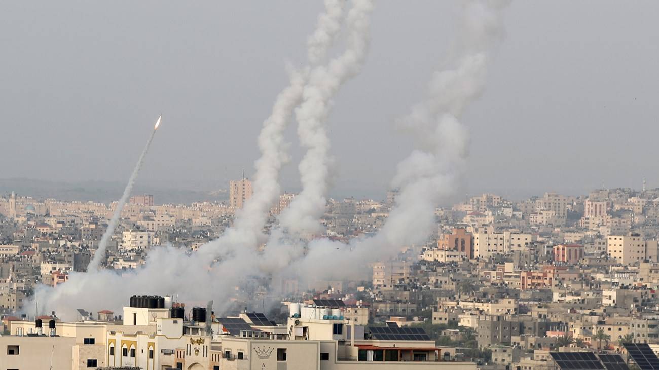 انفجارات في سماء القدس بعد إطلاق صواريخ ايرانية