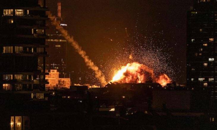 إيران تشن هجوماً صاروخياً على وسط "إسرائيل"