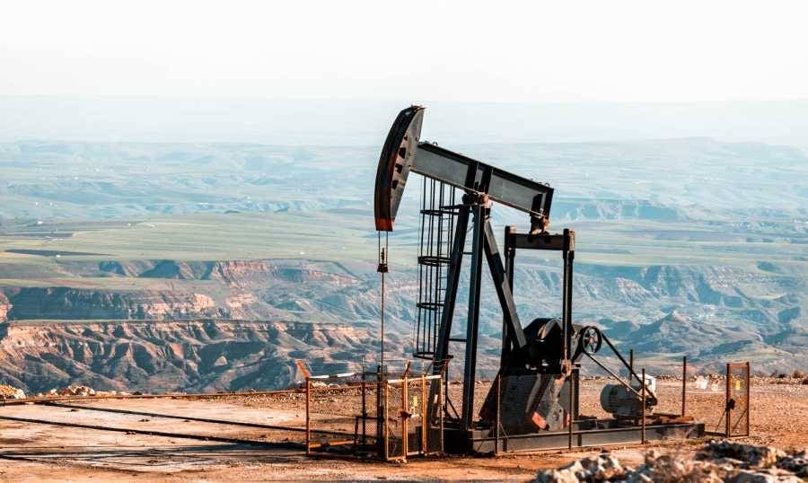 النفط يتراجع بعد تقرير ترامب