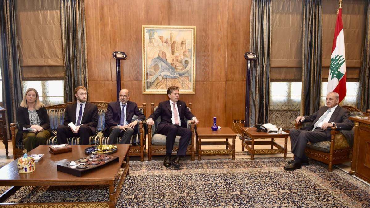 بري يبحث مع مسؤول أممي أزمة النازحين وتداعيات العدوان