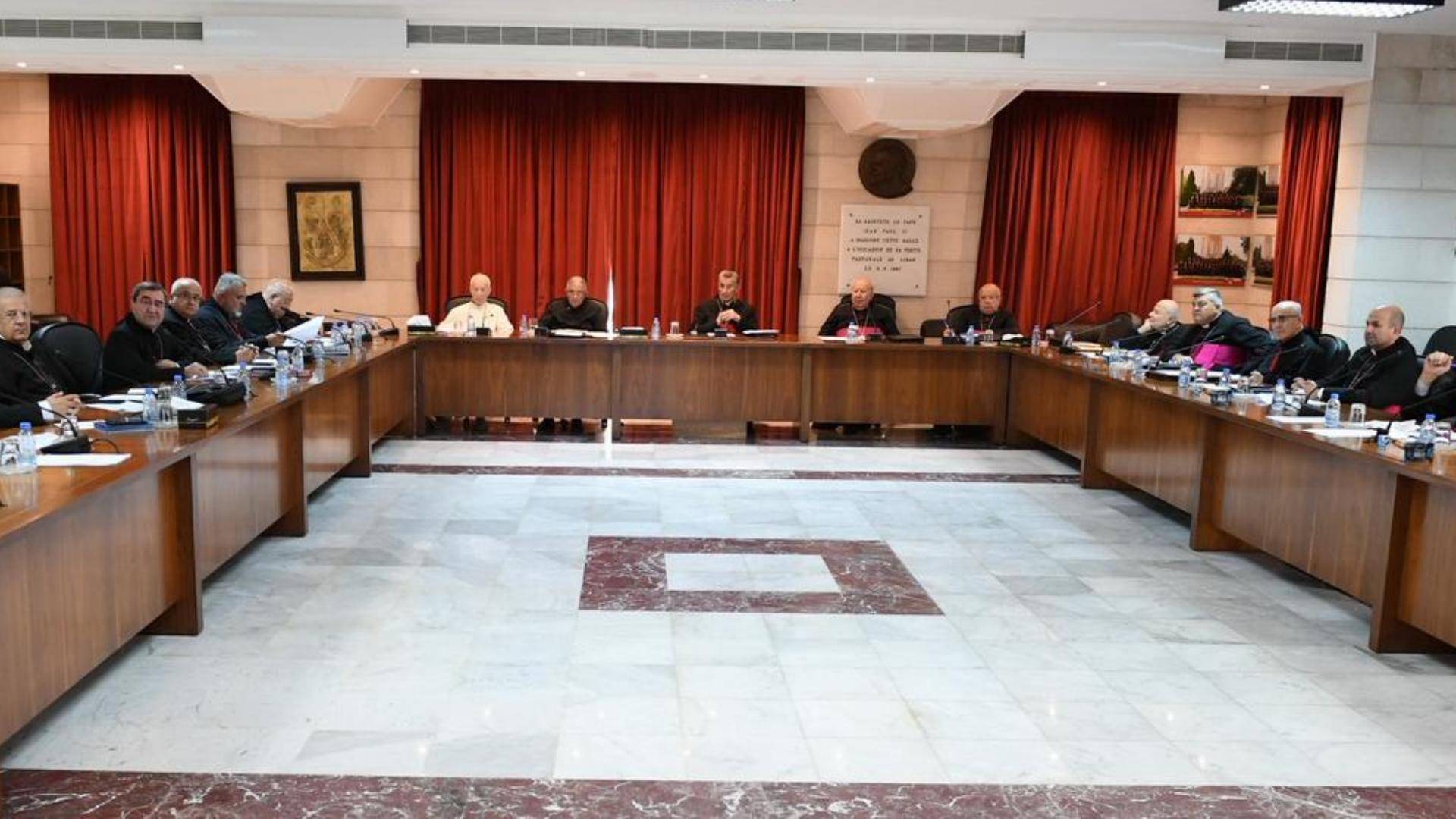 المطارنة الموارنة يدعون لوقف الحرب وتغليب الحوار