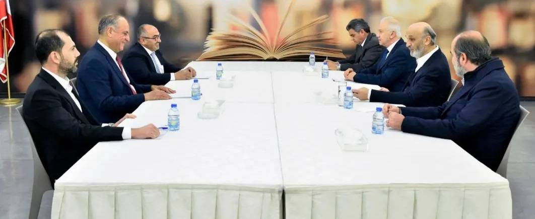 دعم القرارات السيادية للحكومة محور لقاءات جعجع في معراب