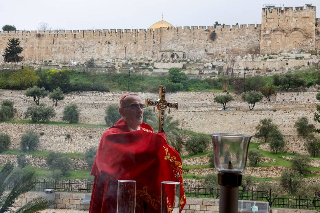 منع الاحتلال الاسرائيلي  لبطريرك اللاتين من إقامة قداس الشعانين في كنيسة القيامة بالقدس / تاريخ مستمر من الاجرام والعنصرية/