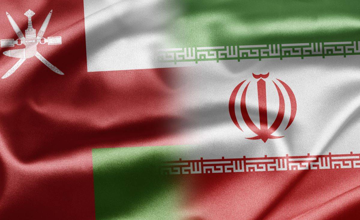 تنسيق إيراني عُماني لتنظيم الملاحة وأمن مضيق هرمز