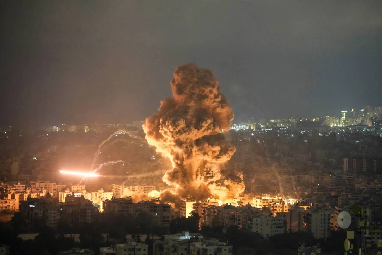 لبنان تحت وطأة الحرب: 1422 شهيداً وأكثر من 137 ألف نازح في مراكز الإيواء