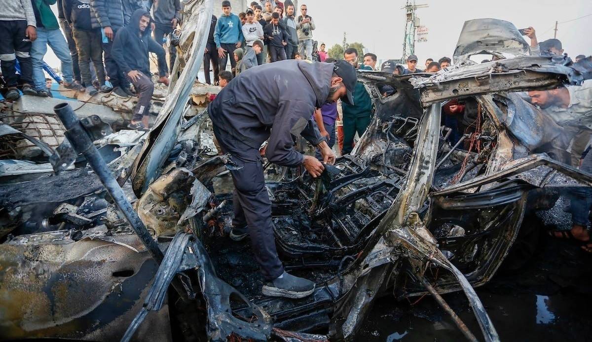استشهاد فلسطيني وإصابة ثلاثة جراء غارة إسرائيلية وسط غزة
