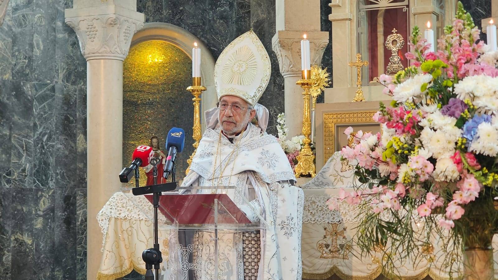 البطريرك ميناسيان في قداس الفصح: نصلّي لكي يقوم لبنان من أزماته