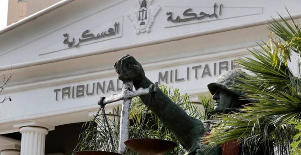 وقفة احتجاجية أمام المحكمة العسكرية رفضاً لتدخّل السياسة في عمل القضاء