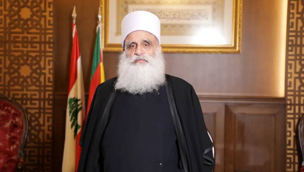 شيخ العقل يدعو للوحدة الوطنية في اتصالات تهنئة بالفصح