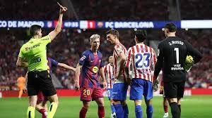 جدل تحكيمي يفجر غضب برشلونة أمام أتلتيكو