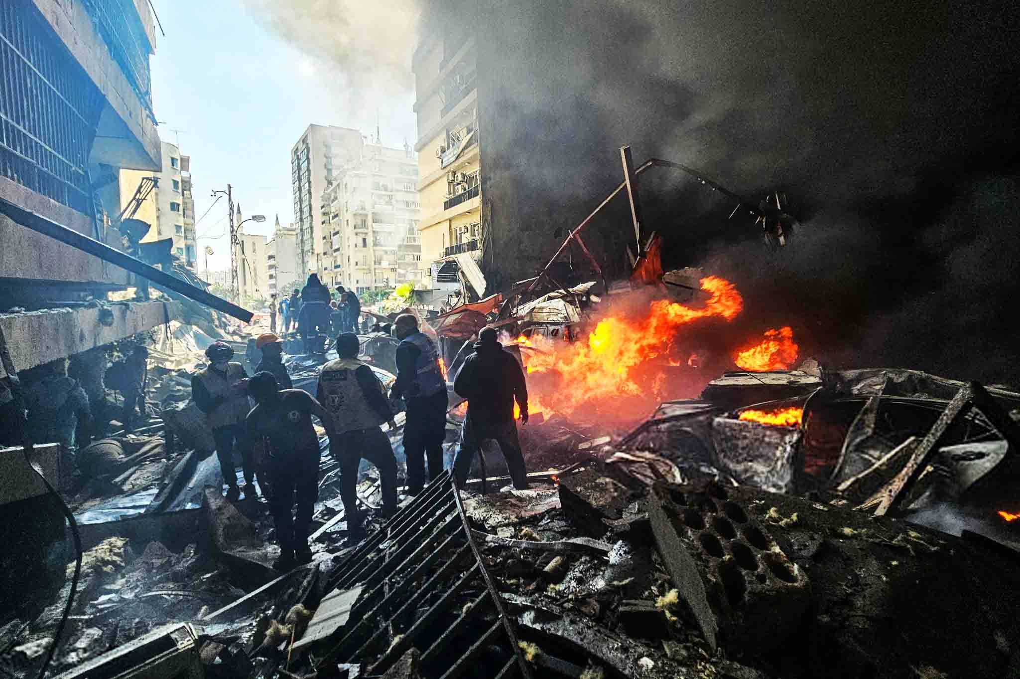 بيروت تحت القصف: همجية اسرائلية بلا ضوابط
تل أبيب تتجاوز الخطوط الحمراء... ومجازر تحصد المئات