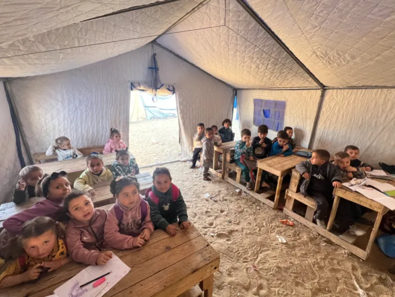 جيش الإحتلال يقتل طفلة أمام زميلاتها شمال غزة