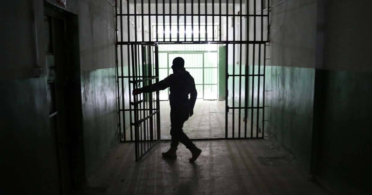 قسد تفرج عن دفعة جديدة من المعتقلين في سجونها