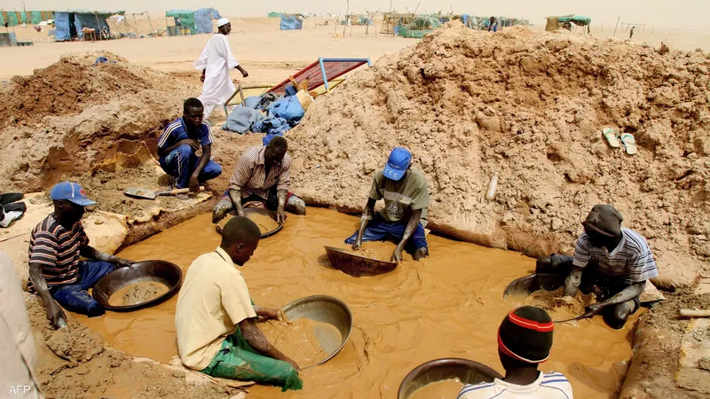 السودان: 5 قتلى و25 عالقاً تحت الأنقاض في انهيار منجم ذهب