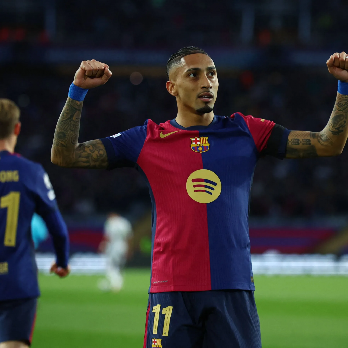 بعد خروج برشلونة..رافينيا في قلب العاصفة!
