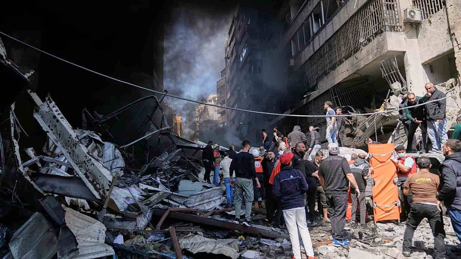 إتصال ديبلوماسي عربي بحزب الله… يكشف ما وراء رواية "الإنقلاب"